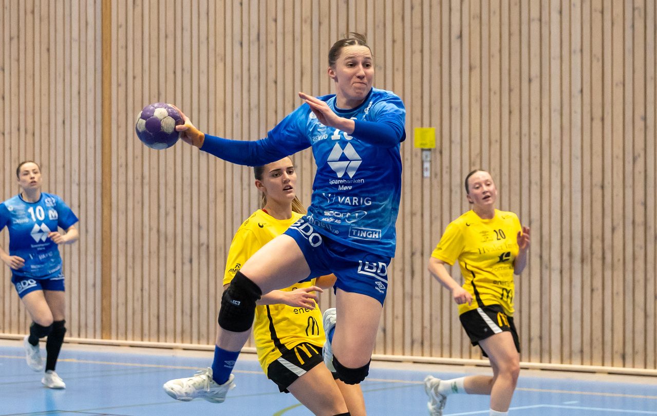 Torine Hjelme Dalen fosset fram på venstrekanten, scoret fem mål i den omgangen hun fikk spille og ble kåret til lagets beste spiller. Foto: Jon Forberg